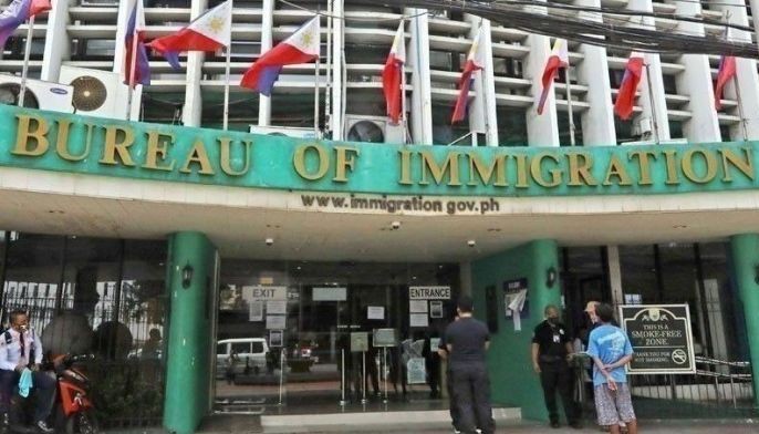 2 BI officer nagsapakan dahil sa lalaki