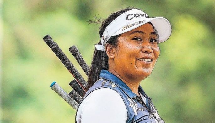Bisera fires eagle-fueled 67, trails by 1
