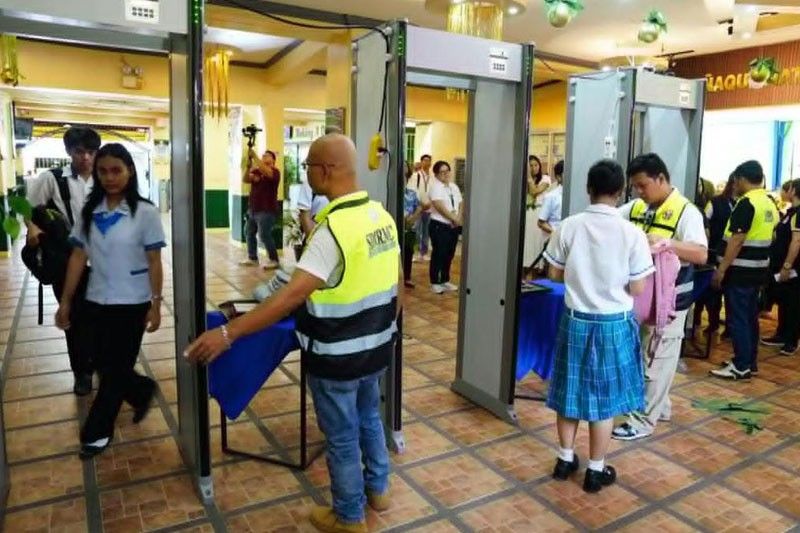 Mga iskul sa Parañaque nilagyan ng metal detectors
