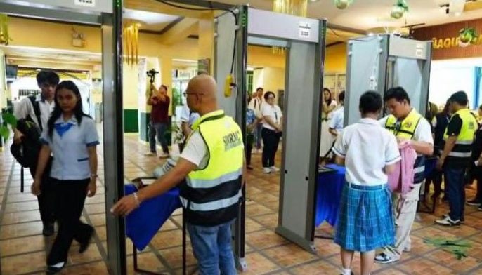 Mga iskul sa Para&ntilde;aque nilagyan ng metal detectors