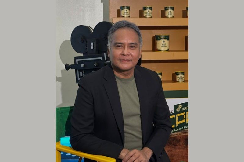 John Arcilla, nawindang na wala pang 10 ang nanood ng pelikula ni Brad Pitt! John Arcilla, nawindang na wala pang 10 ang nanood ng pelikula ni Brad Pitt!