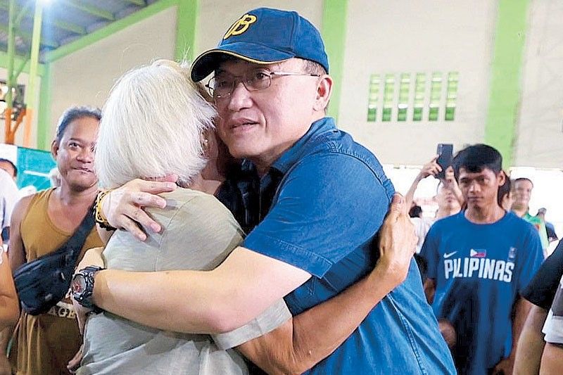 Bong Go aids Caloocan families