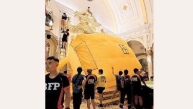 Lalaking may kutsilyo, tinopak umakyat sa altar ng Cathedral