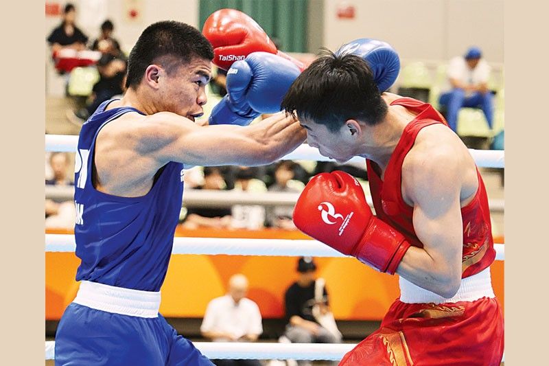 Carlo susuntok sa quarters; Petecio sibak