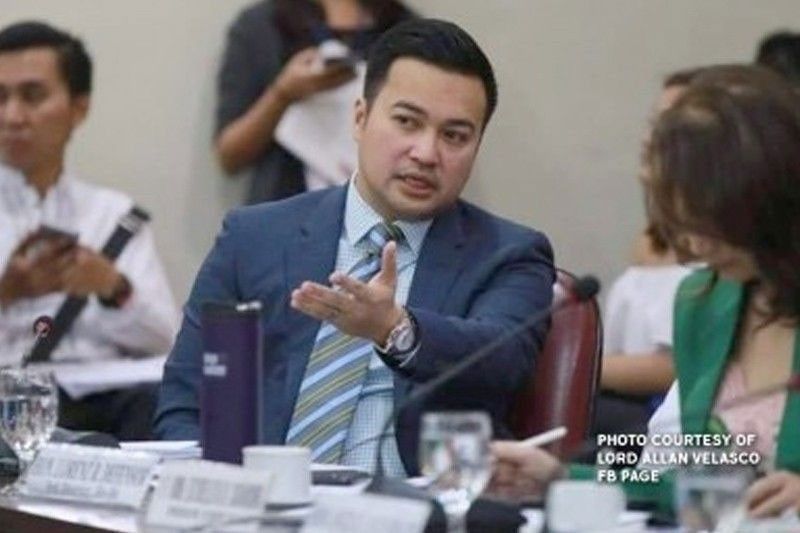 Mga bahay nina dating Speaker Velasco, ni-raid ng NBI