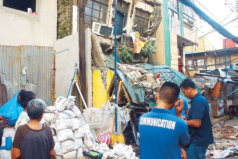 2 injured in Binondo house collapse