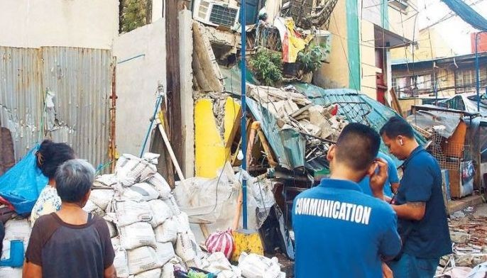 2 injured in Binondo house collapse