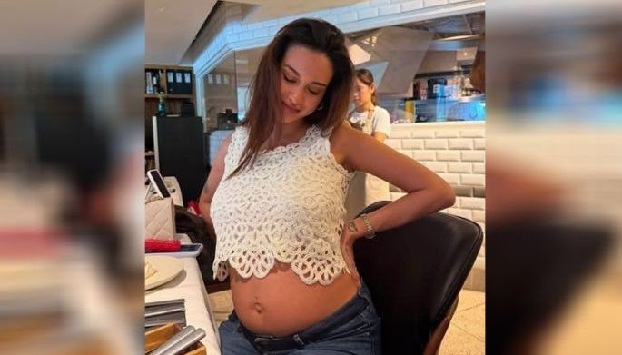Miss Universe Philippines na si Celeste Cortesi, malala ang pinagdaanan sa unang baby