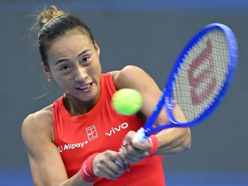 Olympic champ Zheng rebukes rowdy home crowd at China Open
