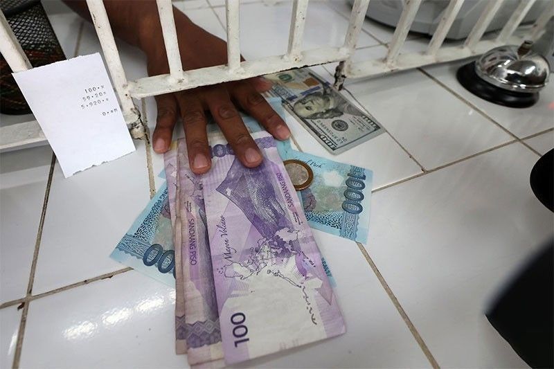 ‘BSP should avoid rate hikes to defend peso’