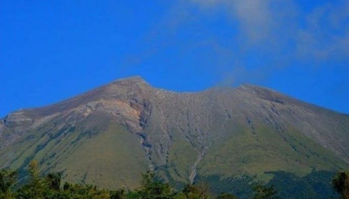 Kanlaon Volcano emits sulfur stench