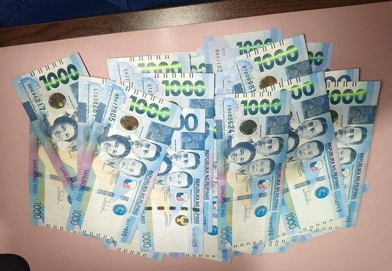 6 Quezon centenarians receive P100,000