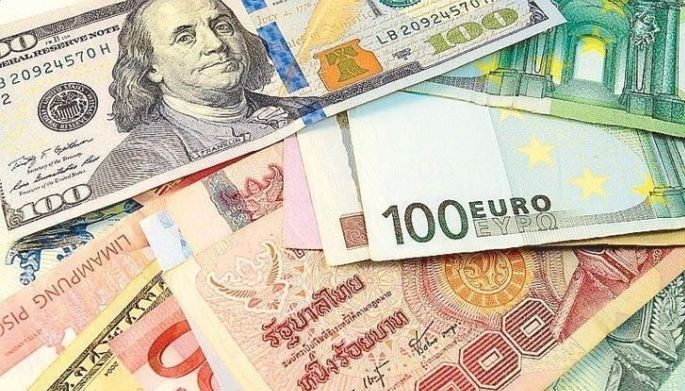 Forex reserves fall  to lowest in 3 years