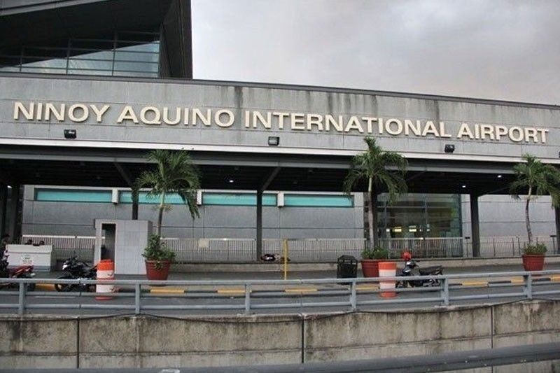 Man jumps over NAIA fence to meet returning OFW wife