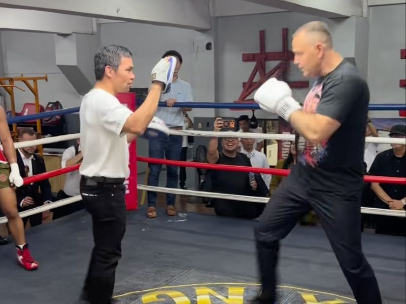 Pacquiao holds the mitts for Polish president