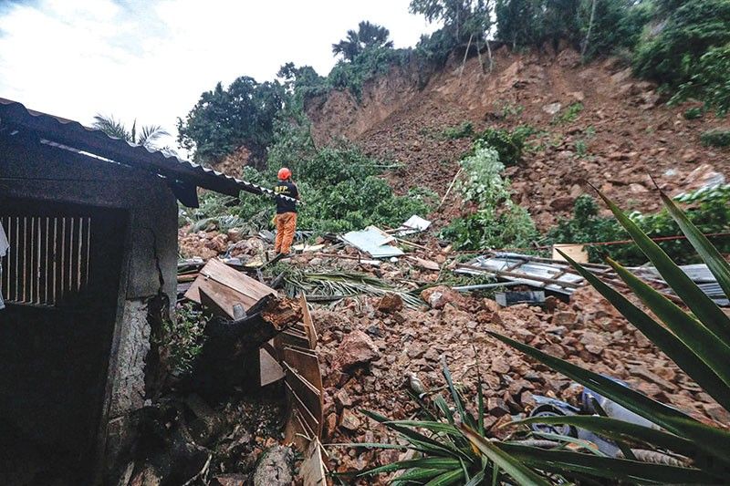 4 natabunan sa landslide