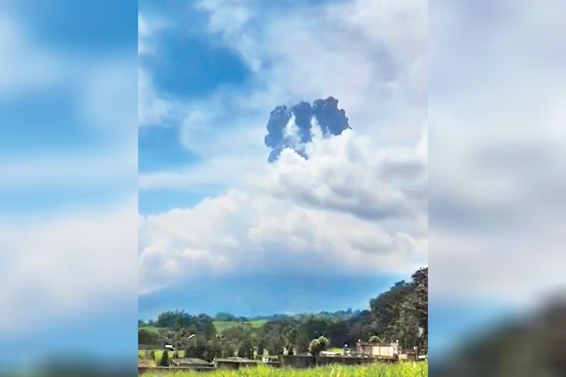 Moderately explosive eruption occurs at Kanlaon Volcano
