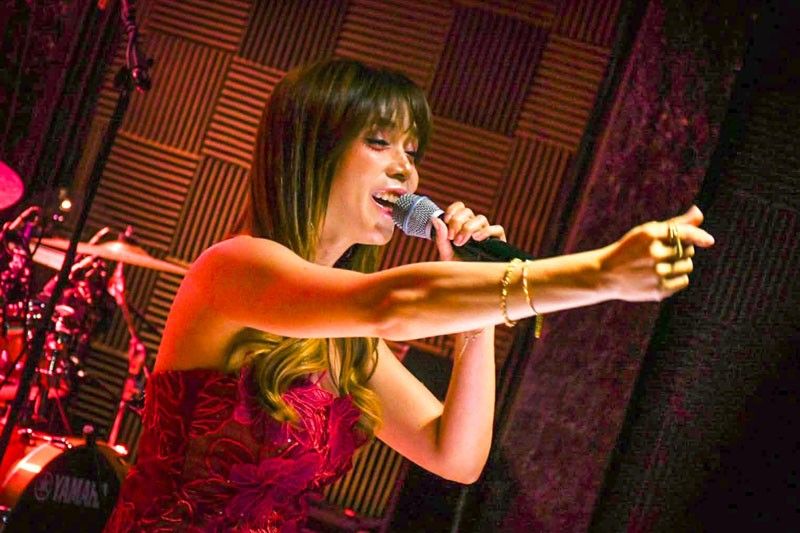 Nina brings a nostalgia-filled night to Fiddler’s anniversary
