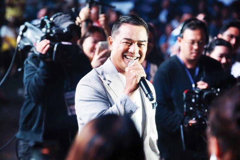 Stars turn out for 10,500 teachers at Big Dome