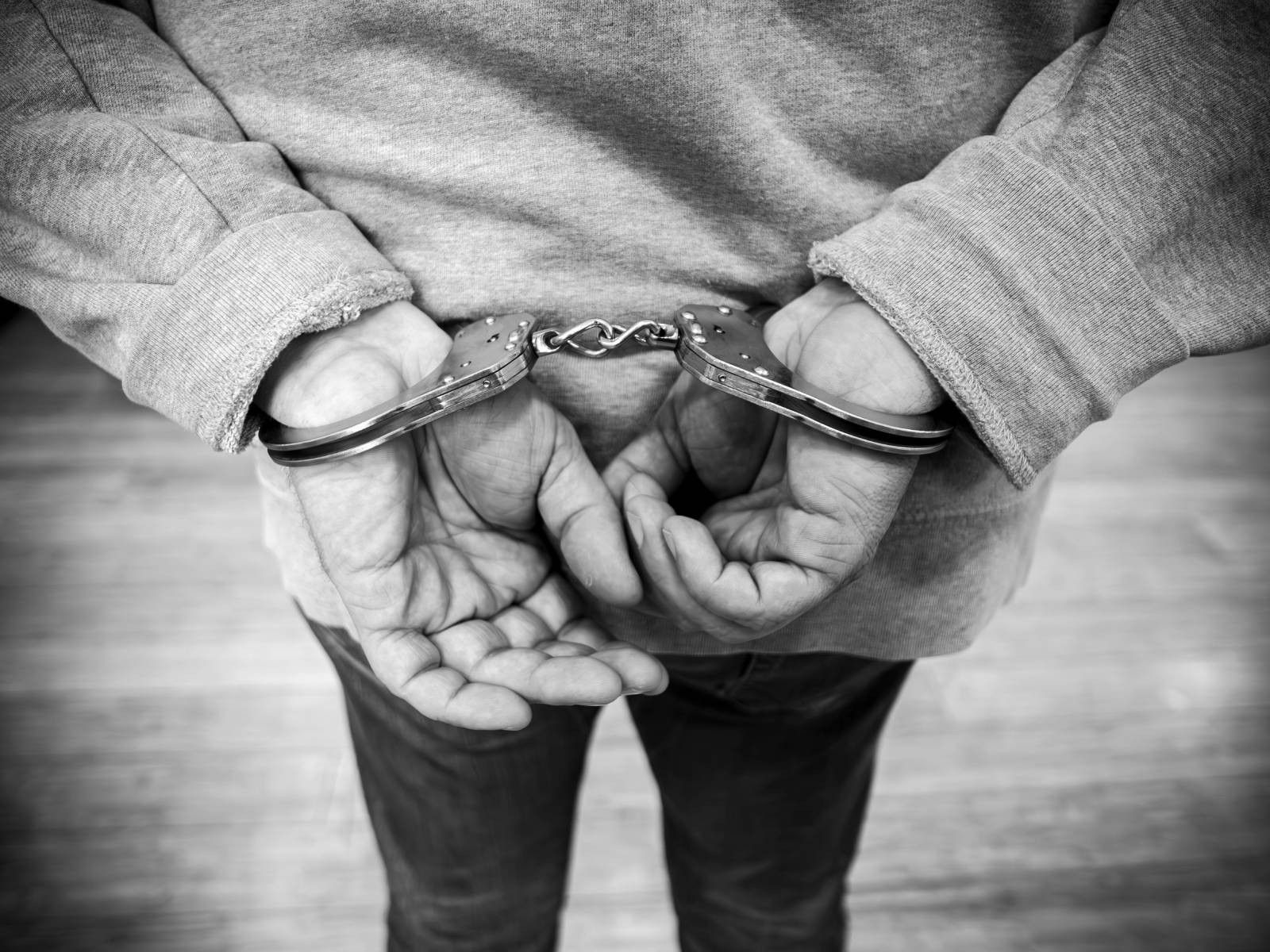 76 banyaga, arestado sa illegal POGO hub