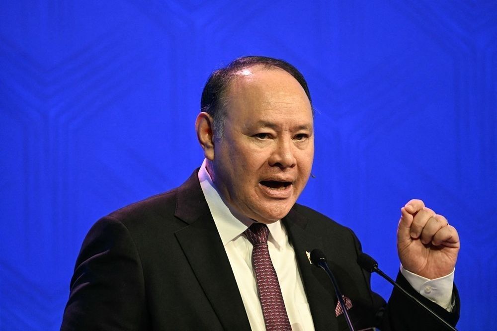 AFP backs Gibo on cutting comms with China military
