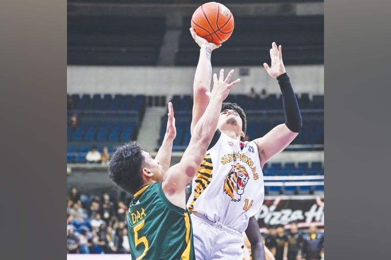 UST pinigil ratsada ng FEU
