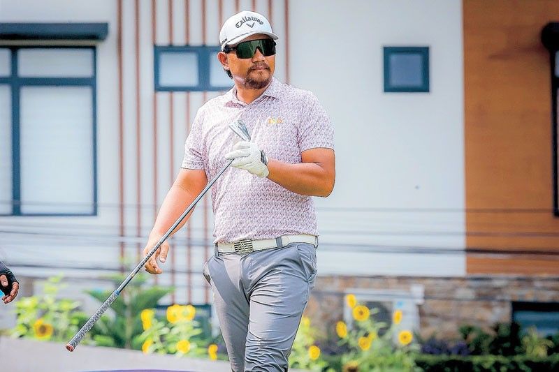 Mondilla strikes with late eagle, seizes Pueblo lead