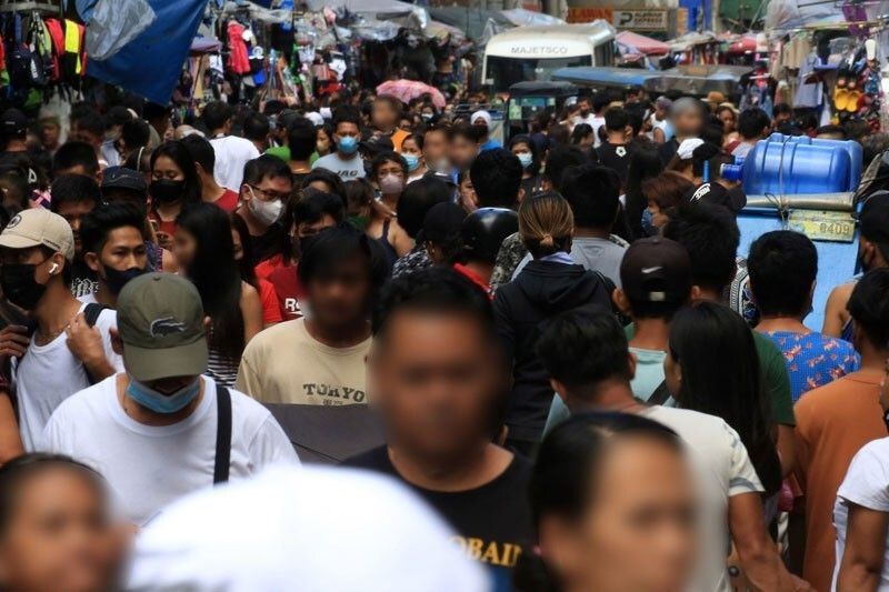 Pinoys trust journalists over vloggers – survey