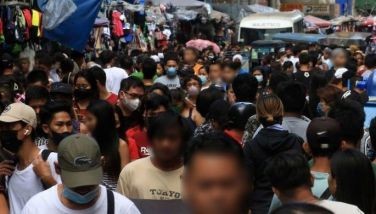 Pinoys trust journalists over vloggers – survey