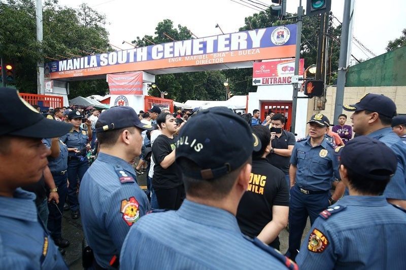 111,582 cops  ready  for Undas