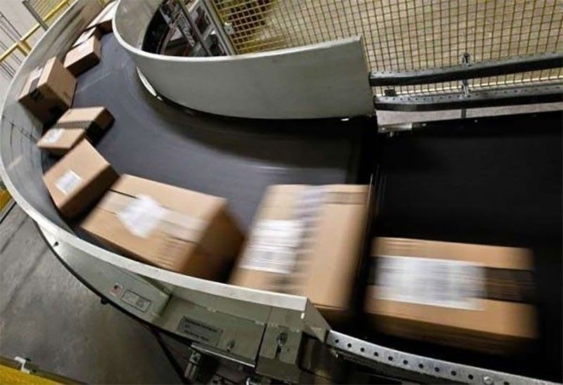 Star In Box 10,000 balikbayan boxes found abandoned in ports | Philstar.com