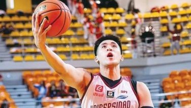Solong liderato inupuan ng Fighting Maroons