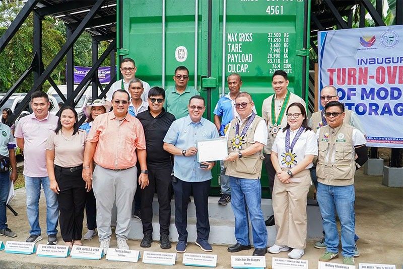 4 Camarines Sur LGUs get post-harvest facilities