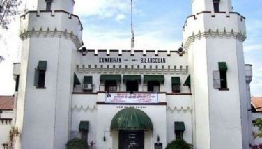 FL Liza Marcos, dumalaw sa Bilibid