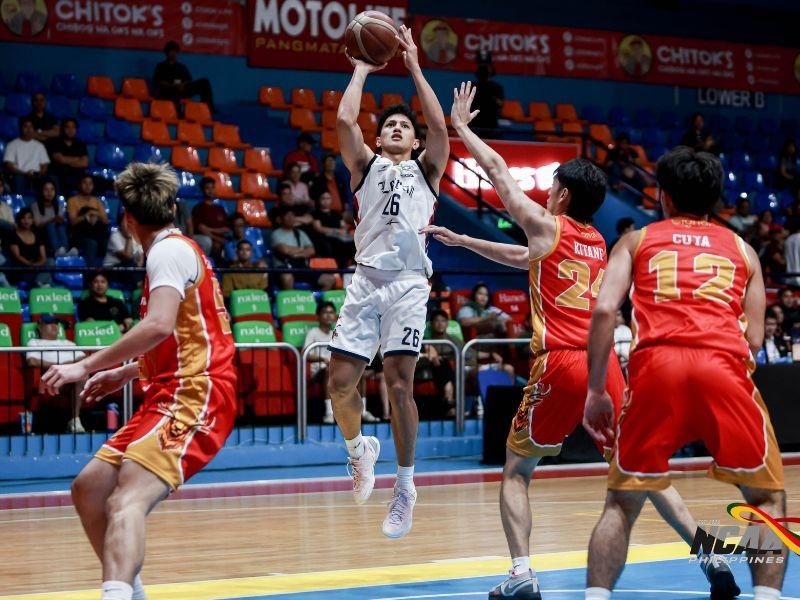 Estrada hits winner as Knights escape Stags