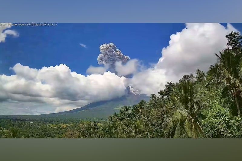 Moderately explosive eruption occurs in Mayon
